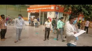  Vande Bharath Mission: ಸಿಂಗಪುರದಿಂದ 42 ಮಂದಿ ಆಗಮನ 