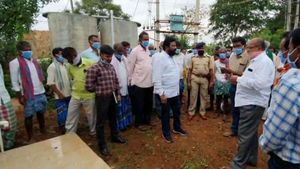  ಅಧಿಕಾರಿಗಳನ್ನು ತರಾಟೆಗೆ ತೆಗೆದುಕೊಂಡ ಕೃಷಿ ಸಚಿವ ಬಿ.ಸಿ.ಪಾಟೀಲ್ 