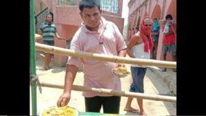 40 ರೊಟ್ಟಿ, 10 ಪ್ಲೇಟ್ ಅನ್ನ: ಕ್ವಾರಂಟೈನ್‌ನಲ್ಲಿರುವ ವ್ಯಕ್ತಿ ಮಾಡುವ ಊಟವಿದು