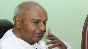 ದೇವೇಗೌಡರ ಹುಟ್ಟುಹಬ್ಬ: ಆಶಾ ಕಾರ್ಯಕರ್ತೆಯರಿಗೆ ಗೌರವ ಸಮರ್ಪಣೆ 