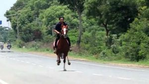  ಆಕ್ರೋಶಕ್ಕೆ ಕಾರಣವಾಯ್ತು ಲಾಕ್ ಡೌನ್ ನಲ್ಲಿ ಬಿಜೆಪಿ ಶಾಸಕರ ಮಗನ ಕುದುರೆ ಸವಾರಿ