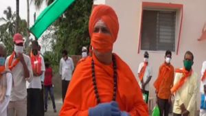 ಸಿಎಂ ಯಡಿಯೂರಪ್ಪಗೆ ಮನವಿ ಮಾಡಿದ ಹುಕ್ಕೇರಿ ಮಠದ ಸ್ವಾಮೀಜಿ