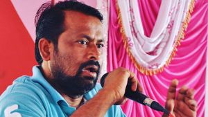 ಎರಡೂವರೆ ಲಕ್ಷ ಖಾಸಗಿ ಶಾಲೆ ಶಿಕ್ಷಕರಿಗೆ ಪ್ಯಾಕೇಜ್ ಘೋಷಿಸಿ 