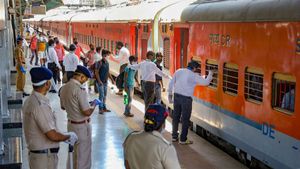 ರೈಲು ಶೌಚಾಲಯದಲ್ಲಿ ವಲಸೆ ಕಾರ್ಮಿಕನ ಮೃತದೇಹ ಪತ್ತೆ.!