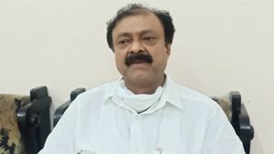  ರಾಮನಗರ ರೇಷ್ಮೆ ಮಾರುಕಟ್ಟೆ ಜಮೀನು ವಿವಾದ ತಕ್ಷಣ ಬಗೆಹರಿಸಲು ಸಚಿವರಿಂದ ಖಡಕ್ ಎಚ್ಚರಿಕೆ