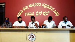 ಹೂಳೆತ್ತುವ ನೆಪದಲ್ಲಿ ಕೋಟ್ಯಂತರ ಮೌಲ್ಯದ ಮರಳು ಲೂಟಿ: ಕಾಂಗ್ರೆಸ್ ಆರೋಪ