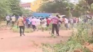 ದಾವಣಗೆರೆಯಲ್ಲಿ ಜನರ ಪ್ರತಿಭಟನೆ: ಲಘು ಲಾಠಿ ಪ್ರಹಾರ