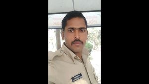 ಅಮ್ಮಂದಿರ ದಿನ ವಿಶೇಷ: ಅವ್ವ ಅಂದ್ರೆ ಆಲದ ಮರ 