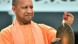 ವಲಸೆ ಕಾರ್ಮಿಕರ ವಿಚಾರದಲ್ಲಿ ಹೊಸ ಹೆಜ್ಜೆ ಇಟ್ಟ ಯೋಗಿ ಆದಿತ್ಯನಾಥ್ 