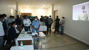 ರಾಮನಗರ: ರೋಗಿಗಳೊಂದಿಗೆ ಡಿಸಿಎಂ ಅಶ್ವಥ್ ನಾರಾಯಣ ಸಂವಾದ