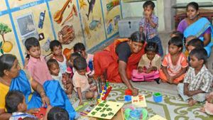 ಹಾಸನ: ಅಂಗನವಾಡಿ ಕಾರ್ಯಕರ್ತೆ, ಸಹಾಯಕಿಯರ ಹುದ್ದೆಗೆ ಅರ್ಜಿ ಆಹ್ವಾನ 