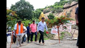 ರಾಮನಗರ: ಕೆಡಿಪಿ ಸಭೆಗೆ ಮುನ್ನ ಶ್ರೀರಾಮನ ದರ್ಶನ ಪಡೆದ ಡಿಸಿಎಂ