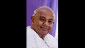 ಸರ್, ದಯವಿಟ್ಟು ಧರಣಿ ಬೇಡ: ಮಾಜಿ ಪ್ರಧಾನಿ ದೇವೇಗೌಡರಿಗೆ ಮನವಿ!