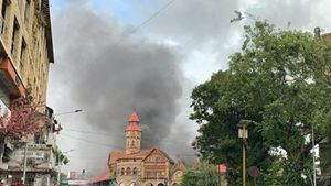 ಬ್ರೇಕಿಂಗ್: ಮುಂಬೈನ ಪ್ರಸಿದ್ಧ ಕ್ರಾಫೋರ್ಡ್ ಮಾರುಕಟ್ಟೆಯಲ್ಲಿ ಅಗ್ನಿ ಅವಘಡ 
