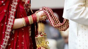 ಮದುವೆಯಲ್ಲಿ ಮಾಸ್ಕ್ ಧರಿಸದಿದ್ದರೆ 10,000 ರೂ. ದಂಡ! 