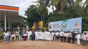 ದಾವಣಗೆರೆ: ಪೆಟ್ರೋಲ್, ಡಿಸೇಲ್ ಬೆಲೆ ಏರಿಕೆ ವಿರುದ್ಧ ಕಾಂಗ್ರೆಸ್ ಪ್ರತಿಭಟನೆ