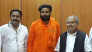 ಆರೋಗ್ಯ ಸಚಿವ ಶ್ರೀರಾಮುಲು ಆಪ್ತನ ಮೇಲೆ ದೂರು ದಾಖಲು, ಬಿಜೆಪಿಯಿಂದ ಅಮಾನತು!