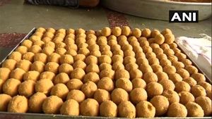  ಅಯೋಧ್ಯೆ ಭೂಮಿ ಪೂಜೆ ಸಿದ್ಧತೆ: 1,10,000 ಲಡ್ಡುಗಳ ತಯಾರಿ