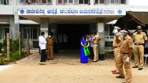 ಚನ್ನಪಟ್ಟಣ ತಾಲ್ಲೂಕು ಆಸ್ಪತ್ರೆಯ ವೈದ್ಯ ಹಾಗೂ 3 ಸಿಬ್ಬಂದಿಗೆ ಕೊರೊನಾ ಸೋಂಕು