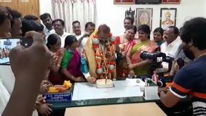ಲಾಕ್ಡೌನ್ ದಿನವೇ ಬರ್ತ್ ಡೇ ಪಾರ್ಟಿ ಆಯೋಜಿಸಿದ ದಾವಣಗೆರೆ ಮೇಯರ್
