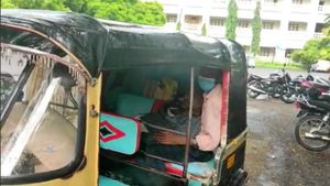  ಕಲಬುರಗಿಯಲ್ಲಿ ಚಿಕಿತ್ಸೆ ಸಿಗದೇ ಸಾವು; ಡಿಸಿ ಕಚೇರಿಗೆ ಶವ ತಂದ ಕುಟುಂಬಸ್ಥರು