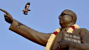 ಡಾ. ಅಂಬೇಡ್ಕರ್ ಮನೆಗೆ ಕೆಲ್ಲೆಸೆತ, ಎಫ್ಐಆರ್ ದಾಖಲು 
