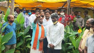 ನೂತನ ಎಂಎಲ್ಸಿ ಶಾಂತಾರಾಮ ಸಿದ್ದಿಯವರ ಮನೆಗೆ ಸಚಿವರ ಭೇಟಿ 