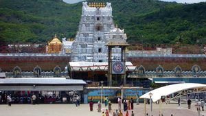 ತಿರುಪತಿ ದೇವಾಲಯ ಬಂದ್ ಮಾಡಿ; ಟಿಟಿಡಿ ಸಿಬ್ಬಂದಿ ಪತ್ರ 