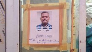 ವಿಕಾಸ್ ದುಬೆ ಬಗ್ಗೆ ಸುಳಿವು ಕೊಟ್ಟರೆ 2.5 ಲಕ್ಷ ಬಹುಮಾನ! 