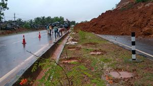 ಉತ್ತರ ಕನ್ನಡ ಜಿಲ್ಲೆಯ ರಾಷ್ಟ್ರೀಯ ಹೆದ್ದಾರಿಯಲ್ಲಿ ಗುಡ್ಡ ಕುಸಿಯುವ ಸಂಪ್ರದಾಯ ಮುಂದುವರಿಕೆ