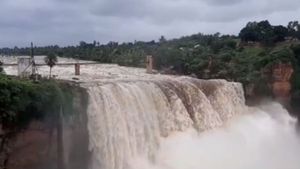ಬೆಳಗಾವಿ: ಧುಮ್ಮಿಕ್ಕಿ ಹರಿಯುತ್ತಿದೆ ಗೋಕಾಕ್ ಜಲಪಾತ