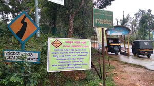 ಆಸ್ಪತ್ರೆ ಇಲ್ಲದ ವಲಯ, ನಿಧಾನವಾಗಿ ಚಲಿಸಿ: ಶೃಂಗೇರಿಯಲ್ಲಿ ವಿಭಿನ್ನ ಬ್ಯಾನರ್ 