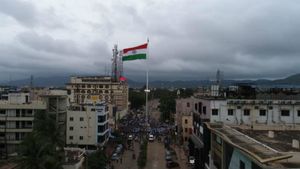 ಐತಿಹಾಸಿಕ ಧ್ವಜಾರೋಹಣ ನೆರವೇರಿಸಿದ ಸಚಿವ ಆನಂದ್ ಸಿಂಗ್