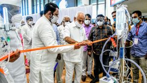 ನೇಸಲ್ ಕೆನೂಲಾ ಆಕ್ಸಿಜನ್ ಉಪಕರಣ ಬಿಮ್ಸ್ ಗೆ ಸಮರ್ಪಿಸಿದ ಸಿಎಂ ಯಡಿಯೂರಪ್ಪ