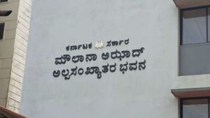 ಅಲ್ಪಸಂಖ್ಯಾತರ ಭವನಕ್ಕೆ ಕಲ್ಲೆಸೆದು ಪರಾರಿ ಆದವರ ಬಂಧನ
