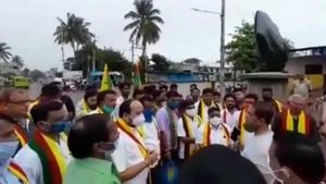  ಹಳಿಯಾಳದಲ್ಲಿ ಕಿತ್ತೂರು ರಾಣಿ ಚನ್ನಮ್ಮ ಪ್ರತಿಮೆ ಅನಾವರಣಗೊಳಿಸಲು ಪ್ರತಿಭಟನೆ