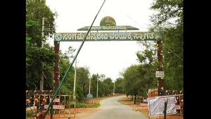 ರಾಮನಗರ: ಉಕ್ಕಿ ಹರಿಯುತ್ತಿದೆ ಕಾವೇರಿ ಸಂಗಮ, ಜಿಲ್ಲಾಧಿಕಾರಿ ಎಚ್ಚರಿಕೆ