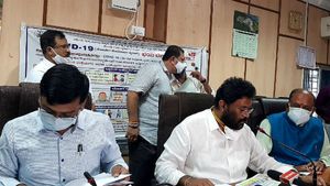  ಶಾಲಾ ಕಾಲೇಜು ಆರಂಭ ಕುರಿತ ಚರ್ಚೆ; ಸಚಿವ ಆನಂದ ಸಿಂಗ್ ಸಲಹೆ