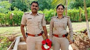 ಚಿಕ್ಕಮಗಳೂರು: ಕಂಡ ಕನಸಿನಂತೆ ಪೊಲೀಸ್ ಇಲಾಖೆ ಸೇರಿದ ಹೆಮ್ಮೆಯ ಅಣ್ಣ-ತಂಗಿ