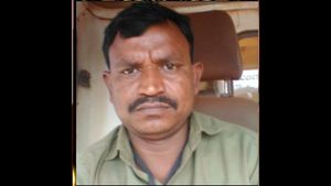  ಬಳ್ಳಾರಿಯಲ್ಲಿ ಲಾರಿ ಮುಖಾಮುಖಿ ಡಿಕ್ಕಿ: ಚಾಲಕ ಸಾವು
