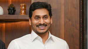 ವೈರಲ್ ವಿಡಿಯೋ; ಜಗನ್ ಕಾರ್ಯಕ್ಕೆ ಸೆಲ್ಯೂಟ್ ಎಂದ ಜನರು! 