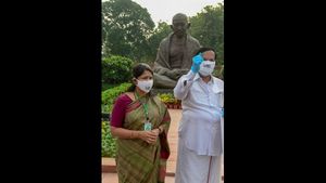 NEET: ಸಂಸತ್ ಆವರಣದಲ್ಲಿ ಡಿಎಂಕೆ ಸಂಸದರ ಪ್ರತಿಭಟನೆ 