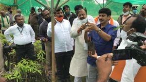  ರೈತರ ಖಾತೆಗೆ ಇನ್ನೂ ಹಣ ಬಂದಿಲ್ಲ; ಬಿಸಿ ಮುಟ್ಟಿಸಿದ ಸಚಿವ ನಾರಾಯಣಗೌಡ