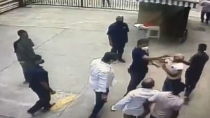ಮಹಾರಾಷ್ಟ್ರ: ನಿವೃತ್ತ ನೌಕಾಧಿಕಾರಿ ಮೇಲೆ ಶಿವಸೇನಾ ಕಾರ್ಯಕರ್ತರಿಂದ ಹಲ್ಲೆ
