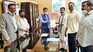 ಶಿರಾದಲ್ಲಿ ಬಿಜೆಪಿಯಿಂದ ಹಣ ಹಂಚಿಕೆ; ಆಯೋಗಕ್ಕೆ ಕಾಂಗ್ರೆಸ್ ದೂರು 