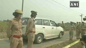 ಹತ್ರಾಸ್ ಅತ್ಯಾಚಾರ ಕೇಸ್: ಆರೋಪಿ ಮನೆಯಲ್ಲಿ ಸಿಬಿಐಗೆ ಸಿಕ್ಕ ರಕ್ತಸಿಕ್ತ ಅಂಗಿ! 