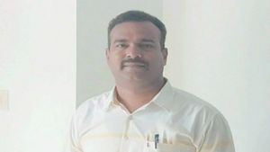 ಡ್ರಗ್ ಕೇಸ್: ನಟಿ ಅನುಶ್ರೀಗೆ ಸಮನ್ಸ್ ನೀಡಿದ್ದ ಇನ್ಸ್ ಪೆಕ್ಟರ್ ವರ್ಗ 