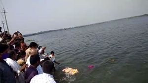 ದುರ್ಗಾದೇವಿ ಕೆರೆಗೆ ಕೃಷಿ ಸಚಿವ ಬಿ.ಸಿ. ಪಾಟೀಲ್ ಬಾಗಿನ 