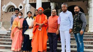  ಕನಕಪುರದ ಮರಳೇಗವಿ ಮಠಕ್ಕೆ ಆರ್.ಆರ್. ನಗರ ಕಾಂಗ್ರೆಸ್ ಅಭ್ಯರ್ಥಿ ಕುಸುಮಾ ಭೇಟಿ