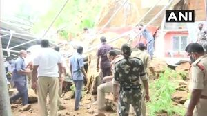 ವಿಜಯವಾಡದ ಕೀಲಾದ್ರಿ ಬೆಟ್ಟದಲ್ಲಿ ಭೂಕುಸಿತ: ಹಲವರು ಸಿಲುಕಿರುವ ಶಂಕೆ 